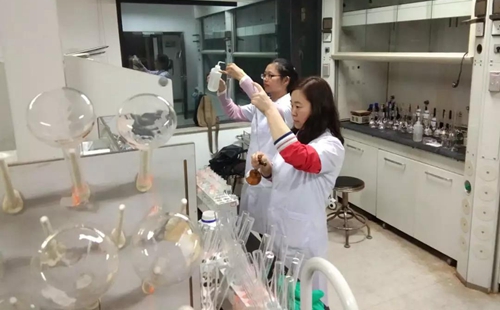 一圖一故事丨披星戴月，奔波在河道與實驗室之間的監(jiān)測組