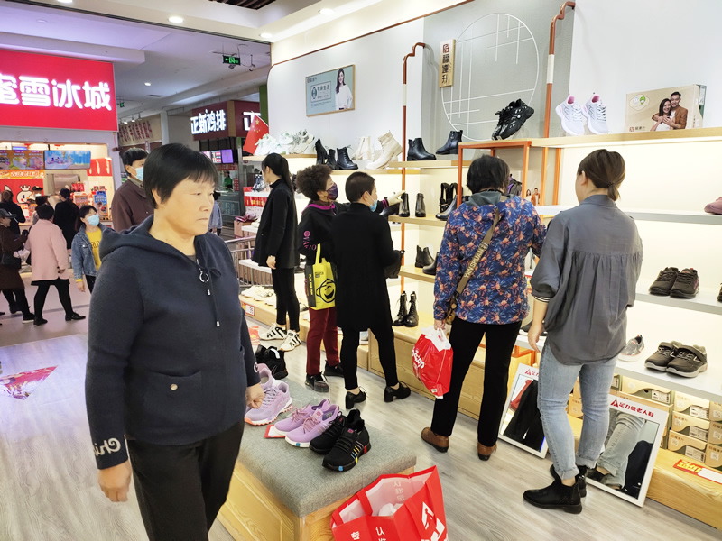 鞋子品牌加盟-現(xiàn)在鞋子品牌特別多，選擇哪個(gè)加盟更具有吸引力呢？