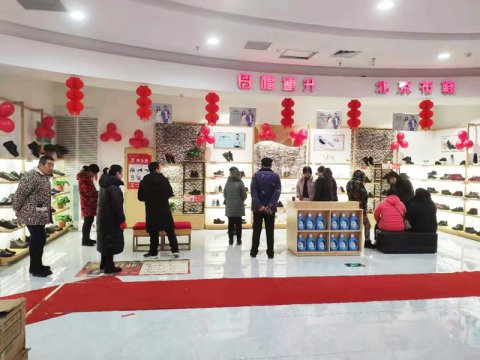 賀：福連升老北京布鞋河南周口都來(lái)廣場(chǎng)專(zhuān)賣(mài)店正式開(kāi)業(yè)！