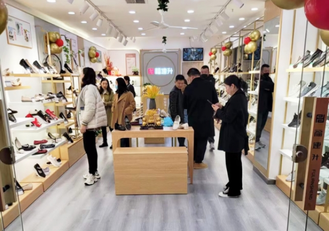 開老北京布鞋店年收入？