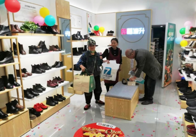 揭秘鞋服業(yè)擴張戰(zhàn)略：成功店主如何精準把握時機，再開新店？