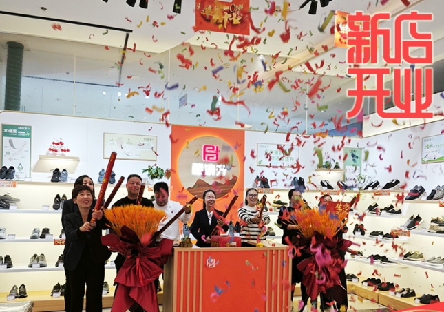 賀：福連升休閑鞋品牌河北唐山新店開業(yè)！