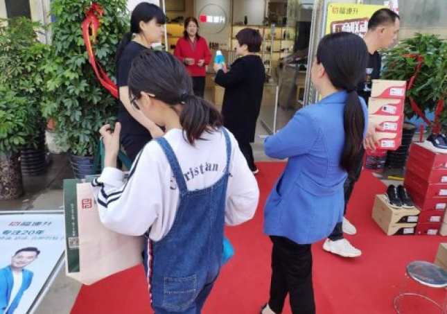 賀：福連升河南鄭州郭店鎮(zhèn)老北京布鞋、休閑鞋專賣店正式開(kāi)業(yè)！
