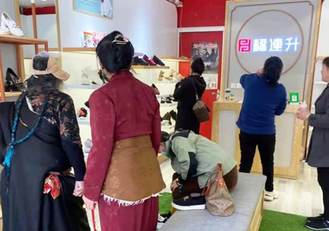 賀：福連升休閑鞋品牌青海玉樹結(jié)古百貨店正式開業(yè)！